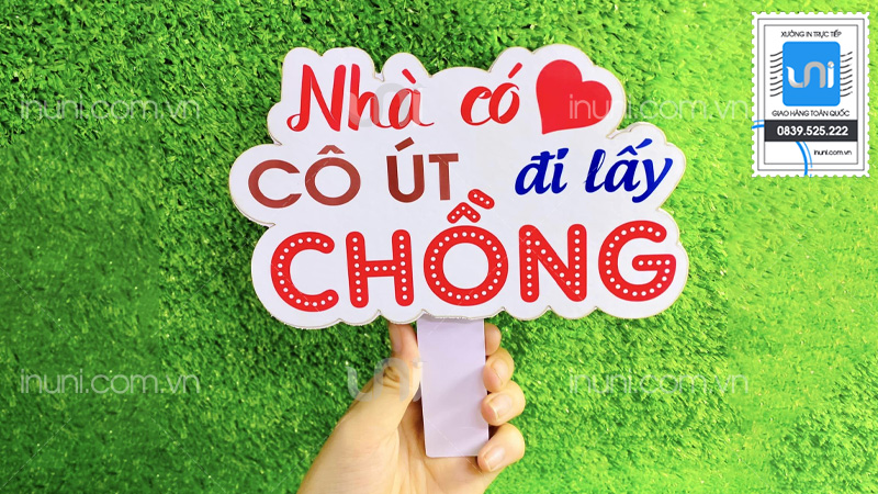 Hashtag cầm tay đám cưới